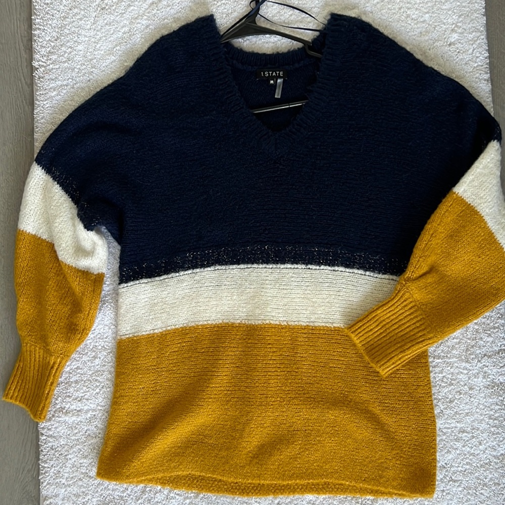 Soft sweater, size M.